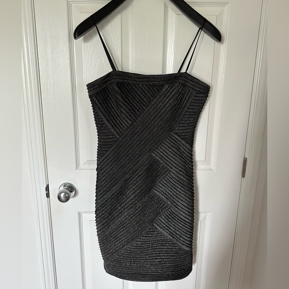 🪩Perfect Wedding guest Dress🪩 - Picture 1 of 5